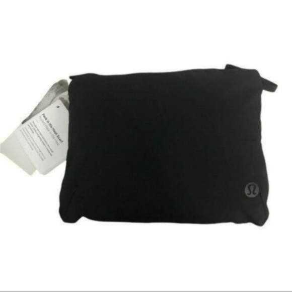 Lululemon Pack in the Heat Black Scarf, Brand New with Tag - Picture 3 of 8